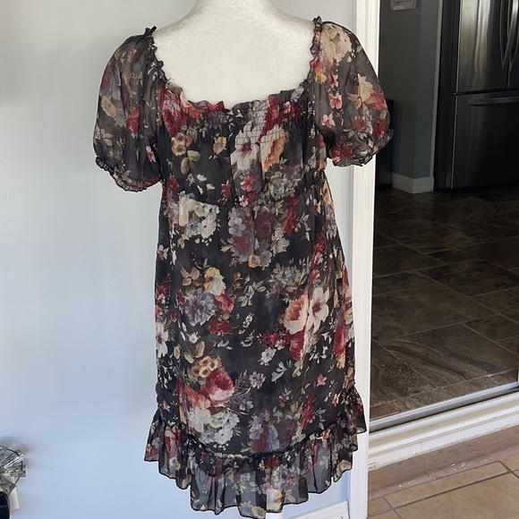 Urban Behavior Dress - Picture 2 of 8